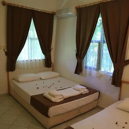 Tunays Pansiyon * Çıralı