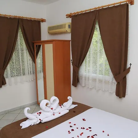 Tunays Pansiyon * Çıralı