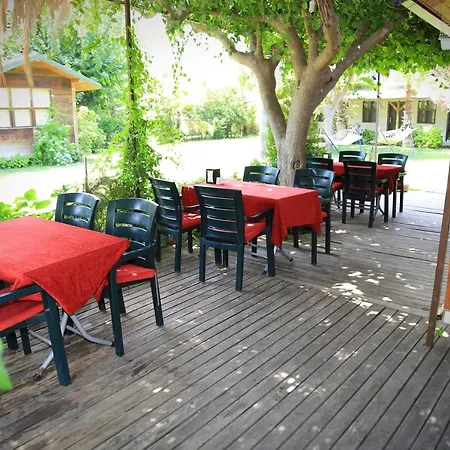 Tunays Pansiyon בית נופש