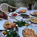 Tunays Pansiyon بيت للعطل *